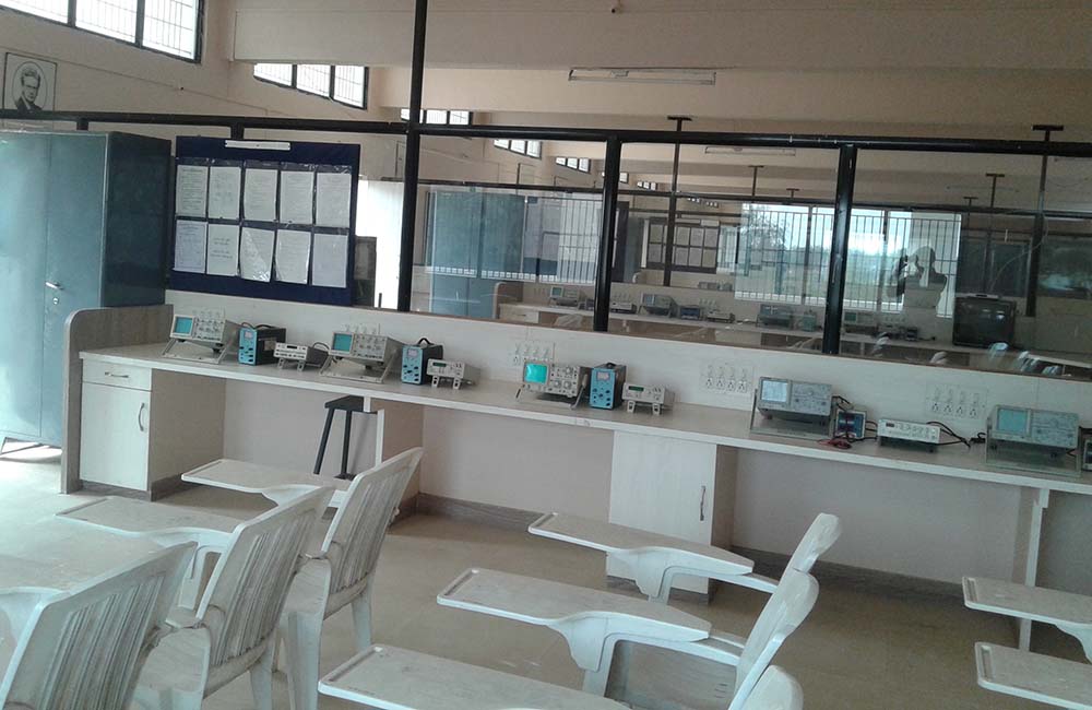 Laboratory benches with electronic test equipment