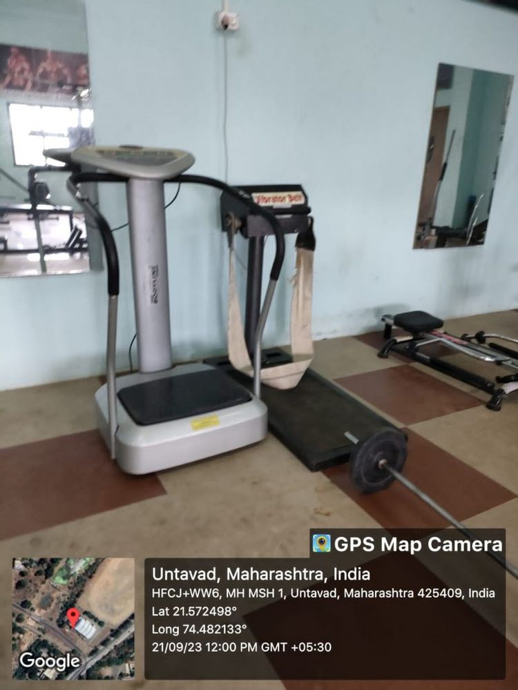 Vibration-plate exercise machine in the gymnasium